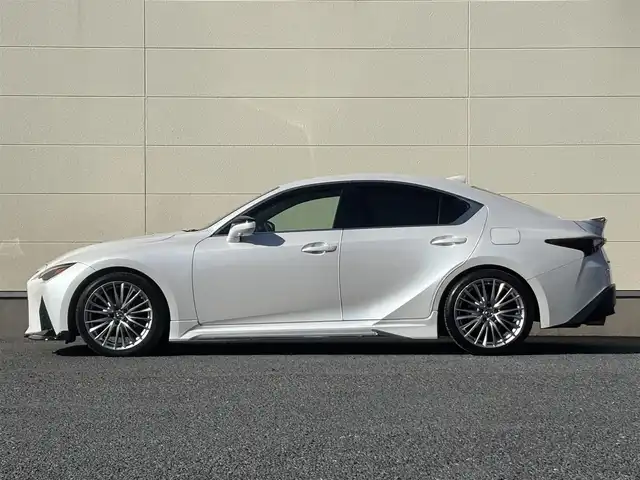 レクサス ＩＳ 300h バージョンL 茨城県 2021(令3)年 9.1万km ソニッククォーツ 純正メモリナビ/　(CD/DVD/USB/Bluetooth/Miracast/フルセグ)/Mark Levinsonオーディオ/パノラミックビューモニター/フロントサイドエアロ/前後ドライブレコーダー/追従型クルーズコントロール/ETC2.0/LEDヘッドライト/レザーシート/ヒート・エアシート/パワーシート/電動サンシェード/純正アルミホイール/純正フロアマット/レーンキープアシスト/パワーステアリング/オートライト