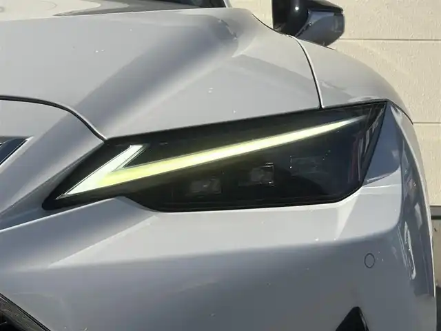 レクサス ＩＳ 300h バージョンL 茨城県 2021(令3)年 9.1万km ソニッククォーツ 純正メモリナビ/　(CD/DVD/USB/Bluetooth/Miracast/フルセグ)/Mark Levinsonオーディオ/パノラミックビューモニター/フロントサイドエアロ/前後ドライブレコーダー/追従型クルーズコントロール/ETC2.0/LEDヘッドライト/レザーシート/ヒート・エアシート/パワーシート/電動サンシェード/純正アルミホイール/純正フロアマット/レーンキープアシスト/パワーステアリング/オートライト