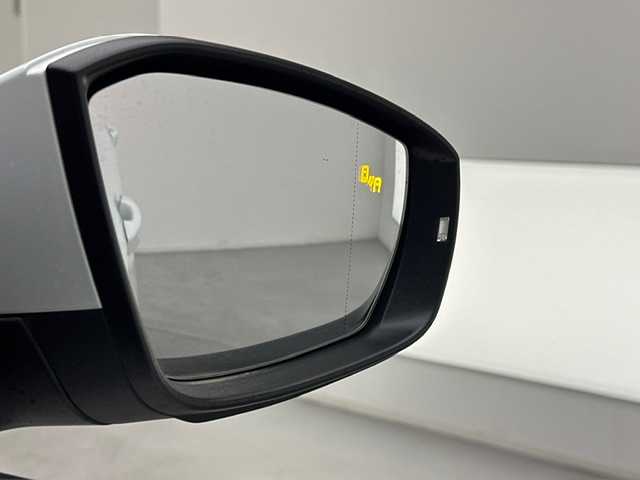 フォルクスワーゲン ＶＷ Ｔ－クロス TSI アクティブ 兵庫県 2022(令4)年 2.8万km 白 ・純正メモリナビ/・FM/AM/Bluetooth/DA　/・純正ディスプレイオーディオ/(AppleCarPlay/AndroidAuto)/・前後ドライブレコーダー　/・バックカメラ/・ＢＳＭ/・前後コーナーセンサー　/・追従クルーズコントロール　/・ビルトインＥＴＣ２．０　/・ステアリングスイッチ/・アイドリングストップ/・パーキングアシスト/・ルーフレール/・スマートキー/・オートライト/・オートハイビーム/・LEDヘッドライト/・フォグランプ