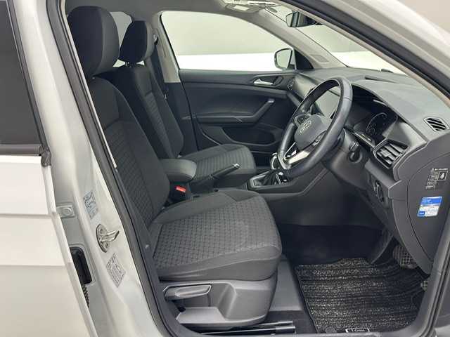 フォルクスワーゲン ＶＷ Ｔ－クロス TSI アクティブ 兵庫県 2022(令4)年 2.8万km 白 ・純正メモリナビ/・FM/AM/Bluetooth/DA　/・純正ディスプレイオーディオ/(AppleCarPlay/AndroidAuto)/・前後ドライブレコーダー　/・バックカメラ/・ＢＳＭ/・前後コーナーセンサー　/・追従クルーズコントロール　/・ビルトインＥＴＣ２．０　/・ステアリングスイッチ/・アイドリングストップ/・パーキングアシスト/・ルーフレール/・スマートキー/・オートライト/・オートハイビーム/・LEDヘッドライト/・フォグランプ