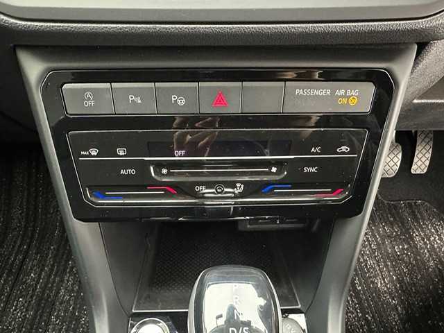 フォルクスワーゲン ＶＷ Ｔ－クロス TSI アクティブ 兵庫県 2022(令4)年 2.8万km 白 ・純正メモリナビ/・FM/AM/Bluetooth/DA　/・純正ディスプレイオーディオ/(AppleCarPlay/AndroidAuto)/・前後ドライブレコーダー　/・バックカメラ/・ＢＳＭ/・前後コーナーセンサー　/・追従クルーズコントロール　/・ビルトインＥＴＣ２．０　/・ステアリングスイッチ/・アイドリングストップ/・パーキングアシスト/・ルーフレール/・スマートキー/・オートライト/・オートハイビーム/・LEDヘッドライト/・フォグランプ