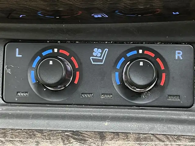 トヨタ ヴェルファイア ハイブリット エグゼクティブ ラウンジ 道央・札幌 2018(平30)年 11.1万km ホワイトパールクリスタルシャイン ・４WD/・寒冷地仕様/・モデリスタエアロ（F・S・R）/・JBLサウンド/・純正メーカーナビ/　CD／DVD／BT／フルセグ/・パノラミックビューモニター/・純正フリップダウンモニター/・デジタルインナーミラー/・純正ビルトインETC2.0/・社外ドライブレコーダー/・両側パワースライドドア/・トヨタセーフティセンス/・プリクラッシュセーフティ/・オートマチックハイビーム/・レーンキープアシスト/・レーントレーシングアシスト/・リヤクロストラフィックアラート/・パーキングサポートブレーキ/・ロードサインアシスト/・アダプティブフロントライティングシステム/・前後コーナーセンサー/・ベージュレザーシート/・全席シートヒーター/・全席シーエアコン/・全席パワーシート/・運転席シートメモリー/・純正AW17インチ/・LEDヘッドライト/・フォグライト/・純正フロアマット/・ドアバイザー/・スマートキー/・プッシュスタート/・スペアキー/・取扱説明書