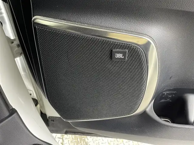 トヨタ ヴェルファイア ハイブリット エグゼクティブ ラウンジ 道央・札幌 2018(平30)年 11.1万km ホワイトパールクリスタルシャイン ・４WD/・寒冷地仕様/・モデリスタエアロ（F・S・R）/・JBLサウンド/・純正メーカーナビ/　CD／DVD／BT／フルセグ/・パノラミックビューモニター/・純正フリップダウンモニター/・デジタルインナーミラー/・純正ビルトインETC2.0/・社外ドライブレコーダー/・両側パワースライドドア/・トヨタセーフティセンス/・プリクラッシュセーフティ/・オートマチックハイビーム/・レーンキープアシスト/・レーントレーシングアシスト/・リヤクロストラフィックアラート/・パーキングサポートブレーキ/・ロードサインアシスト/・アダプティブフロントライティングシステム/・前後コーナーセンサー/・ベージュレザーシート/・全席シートヒーター/・全席シーエアコン/・全席パワーシート/・運転席シートメモリー/・純正AW17インチ/・LEDヘッドライト/・フォグライト/・純正フロアマット/・ドアバイザー/・スマートキー/・プッシュスタート/・スペアキー/・取扱説明書