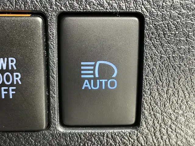 トヨタ ヴェルファイア ハイブリット エグゼクティブ ラウンジ 道央・札幌 2018(平30)年 11.1万km ホワイトパールクリスタルシャイン ・４WD/・寒冷地仕様/・モデリスタエアロ（F・S・R）/・JBLサウンド/・純正メーカーナビ/　CD／DVD／BT／フルセグ/・パノラミックビューモニター/・純正フリップダウンモニター/・デジタルインナーミラー/・純正ビルトインETC2.0/・社外ドライブレコーダー/・両側パワースライドドア/・トヨタセーフティセンス/・プリクラッシュセーフティ/・オートマチックハイビーム/・レーンキープアシスト/・レーントレーシングアシスト/・リヤクロストラフィックアラート/・パーキングサポートブレーキ/・ロードサインアシスト/・アダプティブフロントライティングシステム/・前後コーナーセンサー/・ベージュレザーシート/・全席シートヒーター/・全席シーエアコン/・全席パワーシート/・運転席シートメモリー/・純正AW17インチ/・LEDヘッドライト/・フォグライト/・純正フロアマット/・ドアバイザー/・スマートキー/・プッシュスタート/・スペアキー/・取扱説明書