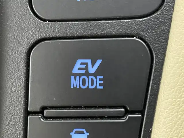 トヨタ ヴェルファイア ハイブリット エグゼクティブ ラウンジ 道央・札幌 2018(平30)年 11.1万km ホワイトパールクリスタルシャイン ・４WD/・寒冷地仕様/・モデリスタエアロ（F・S・R）/・JBLサウンド/・純正メーカーナビ/　CD／DVD／BT／フルセグ/・パノラミックビューモニター/・純正フリップダウンモニター/・デジタルインナーミラー/・純正ビルトインETC2.0/・社外ドライブレコーダー/・両側パワースライドドア/・トヨタセーフティセンス/・プリクラッシュセーフティ/・オートマチックハイビーム/・レーンキープアシスト/・レーントレーシングアシスト/・リヤクロストラフィックアラート/・パーキングサポートブレーキ/・ロードサインアシスト/・アダプティブフロントライティングシステム/・前後コーナーセンサー/・ベージュレザーシート/・全席シートヒーター/・全席シーエアコン/・全席パワーシート/・運転席シートメモリー/・純正AW17インチ/・LEDヘッドライト/・フォグライト/・純正フロアマット/・ドアバイザー/・スマートキー/・プッシュスタート/・スペアキー/・取扱説明書