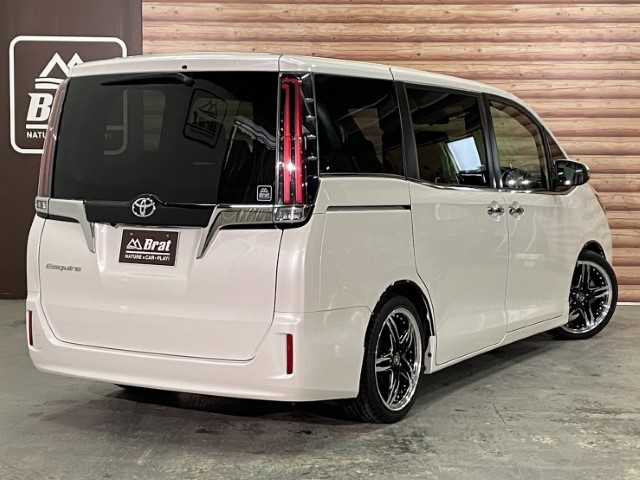 トヨタ エスクァイア Xi 愛知県 2018(平30)年 4万km ホワイトパールクリスタルシャイン AIS検査済み/【2502040694】/ワンオーナー/MTモード付/純正LEDヘッドライト/オートマチックハイビーム/片側パワースライドドア/ドライブレコーダー/純正SDナビ/フルセグテレビ/バックカメラ/USB入力端子/ETC/レーンキープアシスト/衝突被害軽減ブレーキ/クルーズコントロール/アイドリングストップ/ローダウン/18インチAW　シュタイナーLSV（社外）/SAILUN ATREZZO　225/40R18（社外）/フェンダーモール（社外）/社外パーツ取付有