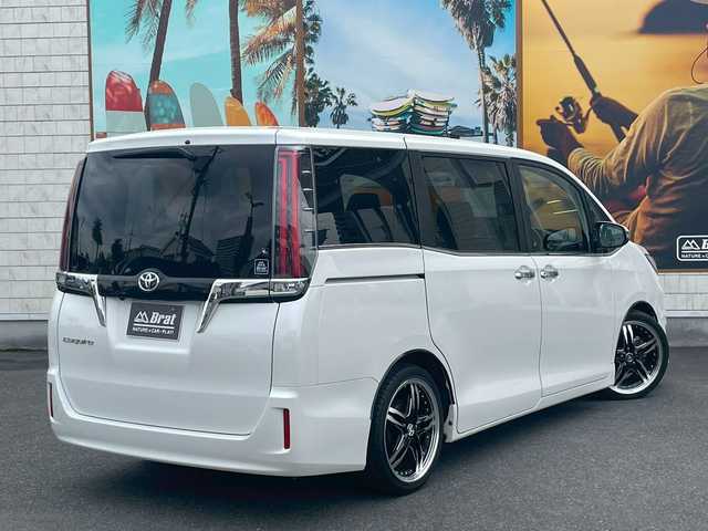 トヨタ エスクァイア Xi 宮崎県 2018(平30)年 4万km ホワイトパールクリスタルシャイン AIS検査済み/【2502040694】/ワンオーナー/MTモード付/純正LEDヘッドライト/オートマチックハイビーム/片側パワースライドドア/ドライブレコーダー/純正SDナビ/フルセグテレビ/バックカメラ/USB入力端子/ETC/レーンキープアシスト/衝突被害軽減ブレーキ/クルーズコントロール/アイドリングストップ/ローダウン/18インチAW　シュタイナーLSV（社外）/SAILUN ATREZZO　225/40R18（社外）/フェンダーモール（社外）/社外パーツ取付有