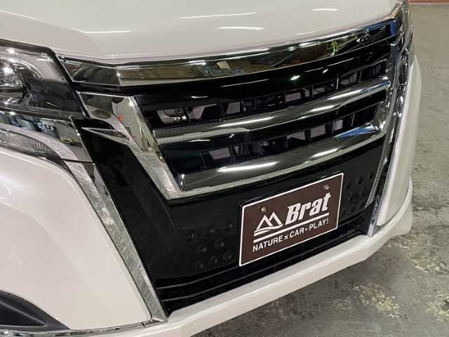 トヨタ エスクァイア Xi 愛知県 2018(平30)年 4万km ホワイトパールクリスタルシャイン AIS検査済み/【2502040694】/ワンオーナー/MTモード付/純正LEDヘッドライト/オートマチックハイビーム/片側パワースライドドア/ドライブレコーダー/純正SDナビ/フルセグテレビ/バックカメラ/USB入力端子/ETC/レーンキープアシスト/衝突被害軽減ブレーキ/クルーズコントロール/アイドリングストップ/ローダウン/18インチAW　シュタイナーLSV（社外）/SAILUN ATREZZO　225/40R18（社外）/フェンダーモール（社外）/社外パーツ取付有