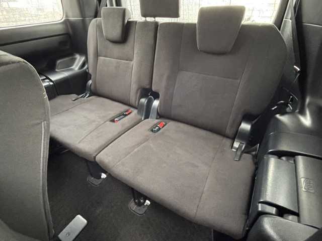 トヨタ エスクァイア Xi 宮崎県 2018(平30)年 4万km ホワイトパールクリスタルシャイン AIS検査済み/【2502040694】/ワンオーナー/MTモード付/純正LEDヘッドライト/オートマチックハイビーム/片側パワースライドドア/ドライブレコーダー/純正SDナビ/フルセグテレビ/バックカメラ/USB入力端子/ETC/レーンキープアシスト/衝突被害軽減ブレーキ/クルーズコントロール/アイドリングストップ/ローダウン/18インチAW　シュタイナーLSV（社外）/SAILUN ATREZZO　225/40R18（社外）/フェンダーモール（社外）/社外パーツ取付有