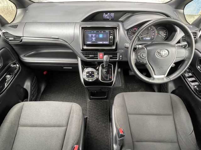 トヨタ エスクァイア Xi 宮崎県 2018(平30)年 4万km ホワイトパールクリスタルシャイン AIS検査済み/【2502040694】/ワンオーナー/MTモード付/純正LEDヘッドライト/オートマチックハイビーム/片側パワースライドドア/ドライブレコーダー/純正SDナビ/フルセグテレビ/バックカメラ/USB入力端子/ETC/レーンキープアシスト/衝突被害軽減ブレーキ/クルーズコントロール/アイドリングストップ/ローダウン/18インチAW　シュタイナーLSV（社外）/SAILUN ATREZZO　225/40R18（社外）/フェンダーモール（社外）/社外パーツ取付有