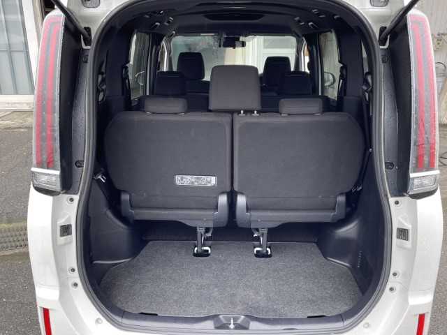 トヨタ エスクァイア Xi 宮崎県 2018(平30)年 4万km ホワイトパールクリスタルシャイン AIS検査済み/【2502040694】/ワンオーナー/MTモード付/純正LEDヘッドライト/オートマチックハイビーム/片側パワースライドドア/ドライブレコーダー/純正SDナビ/フルセグテレビ/バックカメラ/USB入力端子/ETC/レーンキープアシスト/衝突被害軽減ブレーキ/クルーズコントロール/アイドリングストップ/ローダウン/18インチAW　シュタイナーLSV（社外）/SAILUN ATREZZO　225/40R18（社外）/フェンダーモール（社外）/社外パーツ取付有