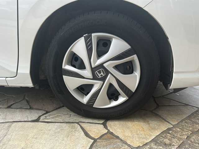 ホンダ フリード ハイブリット G ホンダセンシング 静岡県 2020(令2)年 5.9万km プラチナホワイトパール 社外ナビ/・Bluetooth/・CD/DVD/・ワンセグTV/・USB/・SD/主要装備/・プッシュスタート/・両側パワースライドドア/・ETC車載器/・前席シートヒーター/・コーナーセンサー/・純正フロアマット/・オートライト/・LEDヘッドライト/・後席サンシェード/ホンダセンシング/・衝突軽減ブレーキ/・車線維持支援システム/・アダプティブクルーズコントロール/・誤発進抑制機能/・歩行者事故低減ステアリング/・路外逸脱抑制機能/・先行車発進お知らせ機能/・標識認識機能
