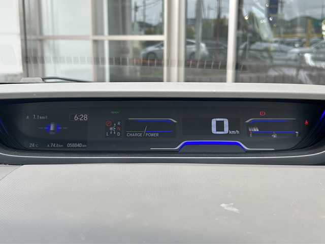 ホンダ フリード ハイブリット G ホンダセンシング 静岡県 2020(令2)年 5.9万km プラチナホワイトパール 社外ナビ/・Bluetooth/・CD/DVD/・ワンセグTV/・USB/・SD/主要装備/・プッシュスタート/・両側パワースライドドア/・ETC車載器/・前席シートヒーター/・コーナーセンサー/・純正フロアマット/・オートライト/・LEDヘッドライト/・後席サンシェード/ホンダセンシング/・衝突軽減ブレーキ/・車線維持支援システム/・アダプティブクルーズコントロール/・誤発進抑制機能/・歩行者事故低減ステアリング/・路外逸脱抑制機能/・先行車発進お知らせ機能/・標識認識機能