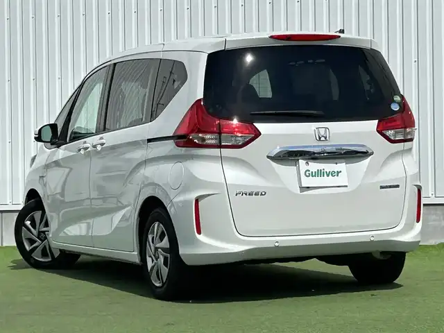 ホンダ フリード ハイブリット G ホンダセンシング 香川県 2020(令2)年 5.9万km プラチナホワイトパール 社外ナビ/・Bluetooth/・CD/DVD/・ワンセグTV/・USB/・SD/主要装備/・プッシュスタート/・両側パワースライドドア/・ETC車載器/・前席シートヒーター/・コーナーセンサー/・純正フロアマット/・オートライト/・LEDヘッドライト/・後席サンシェード/ホンダセンシング/・衝突軽減ブレーキ/・車線維持支援システム/・アダプティブクルーズコントロール/・誤発進抑制機能/・歩行者事故低減ステアリング/・路外逸脱抑制機能/・先行車発進お知らせ機能/・標識認識機能