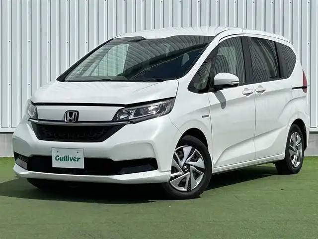 ホンダ フリード ハイブリット G ホンダセンシング 香川県 2020(令2)年 5.9万km プラチナホワイトパール 社外ナビ/・Bluetooth/・CD/DVD/・ワンセグTV/・USB/・SD/主要装備/・プッシュスタート/・両側パワースライドドア/・ETC車載器/・前席シートヒーター/・コーナーセンサー/・純正フロアマット/・オートライト/・LEDヘッドライト/・後席サンシェード/ホンダセンシング/・衝突軽減ブレーキ/・車線維持支援システム/・アダプティブクルーズコントロール/・誤発進抑制機能/・歩行者事故低減ステアリング/・路外逸脱抑制機能/・先行車発進お知らせ機能/・標識認識機能