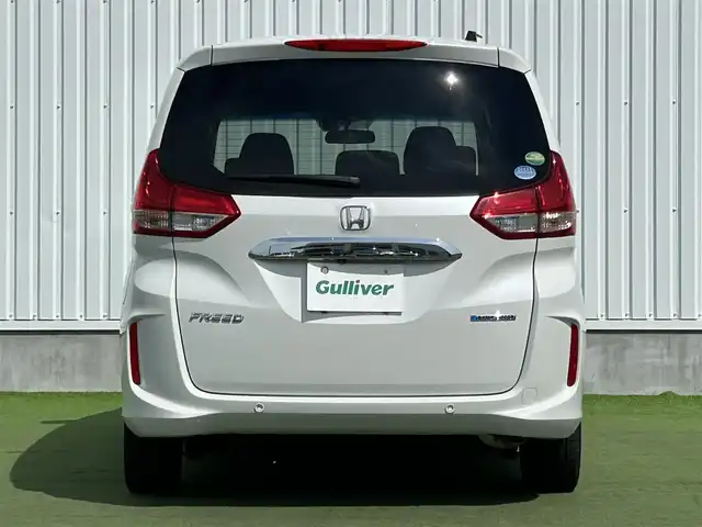 ホンダ フリード ハイブリット G ホンダセンシング 香川県 2020(令2)年 5.9万km プラチナホワイトパール 社外ナビ/・Bluetooth/・CD/DVD/・ワンセグTV/・USB/・SD/主要装備/・プッシュスタート/・両側パワースライドドア/・ETC車載器/・前席シートヒーター/・コーナーセンサー/・純正フロアマット/・オートライト/・LEDヘッドライト/・後席サンシェード/ホンダセンシング/・衝突軽減ブレーキ/・車線維持支援システム/・アダプティブクルーズコントロール/・誤発進抑制機能/・歩行者事故低減ステアリング/・路外逸脱抑制機能/・先行車発進お知らせ機能/・標識認識機能