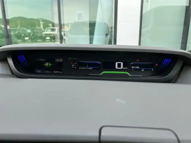 ホンダ フリード ハイブリット G ホンダセンシング 香川県 2020(令2)年 5.9万km プラチナホワイトパール 社外ナビ/・Bluetooth/・CD/DVD/・ワンセグTV/・USB/・SD/主要装備/・プッシュスタート/・両側パワースライドドア/・ETC車載器/・前席シートヒーター/・コーナーセンサー/・純正フロアマット/・オートライト/・LEDヘッドライト/・後席サンシェード/ホンダセンシング/・衝突軽減ブレーキ/・車線維持支援システム/・アダプティブクルーズコントロール/・誤発進抑制機能/・歩行者事故低減ステアリング/・路外逸脱抑制機能/・先行車発進お知らせ機能/・標識認識機能