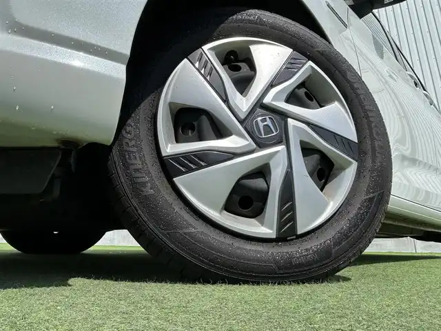 ホンダ フリード ハイブリット G ホンダセンシング 香川県 2020(令2)年 5.9万km プラチナホワイトパール 社外ナビ/・Bluetooth/・CD/DVD/・ワンセグTV/・USB/・SD/主要装備/・プッシュスタート/・両側パワースライドドア/・ETC車載器/・前席シートヒーター/・コーナーセンサー/・純正フロアマット/・オートライト/・LEDヘッドライト/・後席サンシェード/ホンダセンシング/・衝突軽減ブレーキ/・車線維持支援システム/・アダプティブクルーズコントロール/・誤発進抑制機能/・歩行者事故低減ステアリング/・路外逸脱抑制機能/・先行車発進お知らせ機能/・標識認識機能