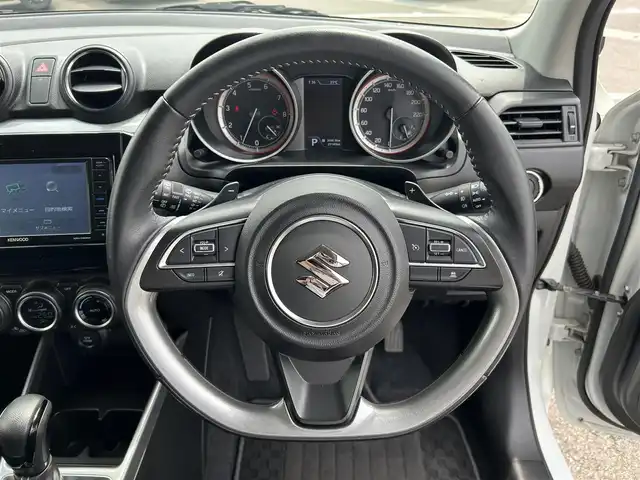 スズキ スイフト HYBRID RS 和歌山県 2018(平30)年 2.4万km ピュアホワイトP 社外ナビ/Bluetooth/フルセグTV/バックカメラ/プリクラッシュセーフティ/レーンキープアシスト/横滑り防止装置/レーダークルーズコントロール/本革ステアリング/LEDヘッドライト/オートライト/フォグランプ/前後ドライブレコーダー/純正16インチアルミホイール/ビルトインETC/シートヒーター（ドライブ席）/パドルシフト/アイドリングストップ/ステリングリモコン/ドアバイザー/純正フロアマット/ウィンカーミラー/プッシュスタート/スマートキー