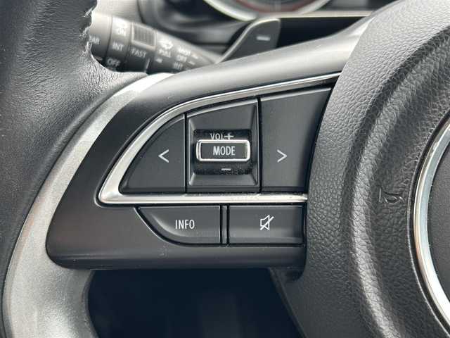 スズキ スイフト HYBRID RS 和歌山県 2018(平30)年 2.4万km ピュアホワイトP 社外ナビ/Bluetooth/フルセグTV/バックカメラ/プリクラッシュセーフティ/レーンキープアシスト/横滑り防止装置/レーダークルーズコントロール/本革ステアリング/LEDヘッドライト/オートライト/フォグランプ/前後ドライブレコーダー/純正16インチアルミホイール/ビルトインETC/シートヒーター（ドライブ席）/パドルシフト/アイドリングストップ/ステリングリモコン/ドアバイザー/純正フロアマット/ウィンカーミラー/プッシュスタート/スマートキー