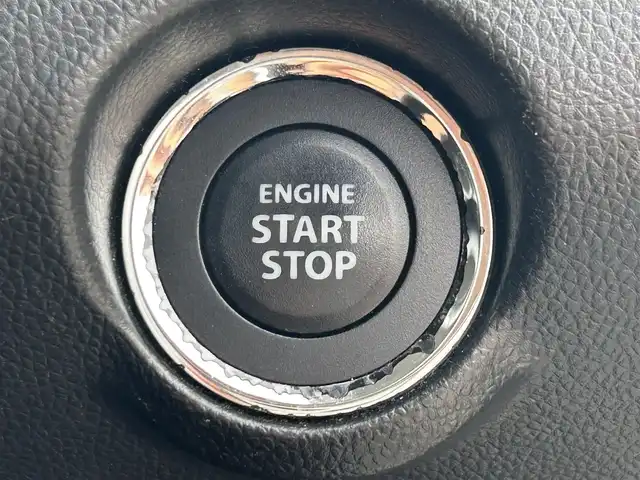スズキ スイフト HYBRID RS 和歌山県 2018(平30)年 2.4万km ピュアホワイトP 社外ナビ/Bluetooth/フルセグTV/バックカメラ/プリクラッシュセーフティ/レーンキープアシスト/横滑り防止装置/レーダークルーズコントロール/本革ステアリング/LEDヘッドライト/オートライト/フォグランプ/前後ドライブレコーダー/純正16インチアルミホイール/ビルトインETC/シートヒーター（ドライブ席）/パドルシフト/アイドリングストップ/ステリングリモコン/ドアバイザー/純正フロアマット/ウィンカーミラー/プッシュスタート/スマートキー