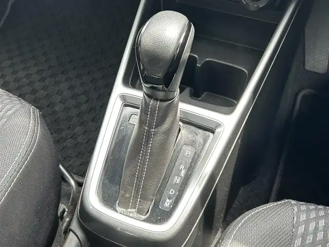 スズキ スイフト HYBRID RS 和歌山県 2018(平30)年 2.4万km ピュアホワイトP 社外ナビ/Bluetooth/フルセグTV/バックカメラ/プリクラッシュセーフティ/レーンキープアシスト/横滑り防止装置/レーダークルーズコントロール/本革ステアリング/LEDヘッドライト/オートライト/フォグランプ/前後ドライブレコーダー/純正16インチアルミホイール/ビルトインETC/シートヒーター（ドライブ席）/パドルシフト/アイドリングストップ/ステリングリモコン/ドアバイザー/純正フロアマット/ウィンカーミラー/プッシュスタート/スマートキー