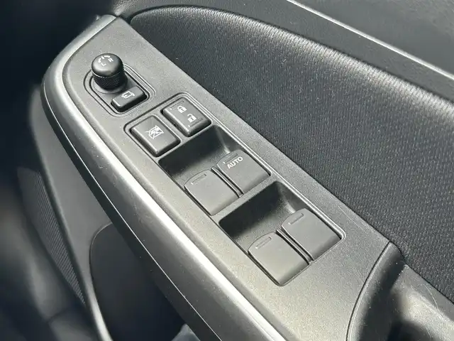 スズキ スイフト HYBRID RS 和歌山県 2018(平30)年 2.4万km ピュアホワイトP 社外ナビ/Bluetooth/フルセグTV/バックカメラ/プリクラッシュセーフティ/レーンキープアシスト/横滑り防止装置/レーダークルーズコントロール/本革ステアリング/LEDヘッドライト/オートライト/フォグランプ/前後ドライブレコーダー/純正16インチアルミホイール/ビルトインETC/シートヒーター（ドライブ席）/パドルシフト/アイドリングストップ/ステリングリモコン/ドアバイザー/純正フロアマット/ウィンカーミラー/プッシュスタート/スマートキー