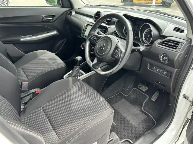 スズキ スイフト HYBRID RS 和歌山県 2018(平30)年 2.4万km ピュアホワイトP 社外ナビ/Bluetooth/フルセグTV/バックカメラ/プリクラッシュセーフティ/レーンキープアシスト/横滑り防止装置/レーダークルーズコントロール/本革ステアリング/LEDヘッドライト/オートライト/フォグランプ/前後ドライブレコーダー/純正16インチアルミホイール/ビルトインETC/シートヒーター（ドライブ席）/パドルシフト/アイドリングストップ/ステリングリモコン/ドアバイザー/純正フロアマット/ウィンカーミラー/プッシュスタート/スマートキー