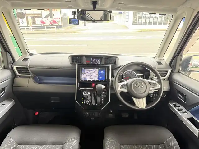 トヨタ タンク カスタムG－T 愛知県 2020(令2)年 1万km ブラックマイカメタリック /ワンオーナー//禁煙車//前後ドライブレコーダー//純正ディーラーオプションSDナビ//CD/DVD/AM/FM/BT/SD//バック/サイド/フロント/全周囲カメラ//パノラミックビューモニター//ビルトインETC//純正エンジンスターター//スマートアシスト//衝突警報機能//衝突回避支援ブレーキ機能//誤発進抑制制御機能//車線逸脱警報機能//先行車発進お知らせ機能//マルチインフォメーションディスプレイ//コーナーセンサー//横滑り防止装置//クルーズコントロール//スポーツスイッチ//アイドリングストップ//両側パワースライドドア//オートリトラクタブルウィンカーミラー//前席シートヒーター(D/N)//オートハイビーム//LEDイルミネーションランプ//ステアリングスイッチ//プッシュスタート//フォグランプ//リモートスタート//純正フロアマット//純正ドアバイザー//取扱説明書//ナビ取扱説明書//保証書//記録簿(R3.R5)
