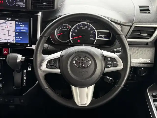 トヨタ タンク カスタムG－T 愛知県 2020(令2)年 1万km ブラックマイカメタリック /ワンオーナー//禁煙車//前後ドライブレコーダー//純正ディーラーオプションSDナビ//CD/DVD/AM/FM/BT/SD//バック/サイド/フロント/全周囲カメラ//パノラミックビューモニター//ビルトインETC//純正エンジンスターター//スマートアシスト//衝突警報機能//衝突回避支援ブレーキ機能//誤発進抑制制御機能//車線逸脱警報機能//先行車発進お知らせ機能//マルチインフォメーションディスプレイ//コーナーセンサー//横滑り防止装置//クルーズコントロール//スポーツスイッチ//アイドリングストップ//両側パワースライドドア//オートリトラクタブルウィンカーミラー//前席シートヒーター(D/N)//オートハイビーム//LEDイルミネーションランプ//ステアリングスイッチ//プッシュスタート//フォグランプ//リモートスタート//純正フロアマット//純正ドアバイザー//取扱説明書//ナビ取扱説明書//保証書//記録簿(R3.R5)