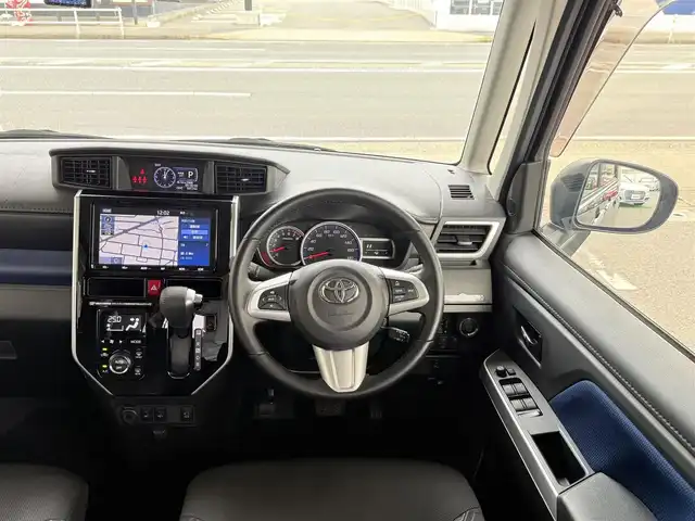トヨタ タンク カスタムG－T 愛知県 2020(令2)年 1万km ブラックマイカメタリック /ワンオーナー//禁煙車//前後ドライブレコーダー//純正ディーラーオプションSDナビ//CD/DVD/AM/FM/BT/SD//バック/サイド/フロント/全周囲カメラ//パノラミックビューモニター//ビルトインETC//純正エンジンスターター//スマートアシスト//衝突警報機能//衝突回避支援ブレーキ機能//誤発進抑制制御機能//車線逸脱警報機能//先行車発進お知らせ機能//マルチインフォメーションディスプレイ//コーナーセンサー//横滑り防止装置//クルーズコントロール//スポーツスイッチ//アイドリングストップ//両側パワースライドドア//オートリトラクタブルウィンカーミラー//前席シートヒーター(D/N)//オートハイビーム//LEDイルミネーションランプ//ステアリングスイッチ//プッシュスタート//フォグランプ//リモートスタート//純正フロアマット//純正ドアバイザー//取扱説明書//ナビ取扱説明書//保証書//記録簿(R3.R5)