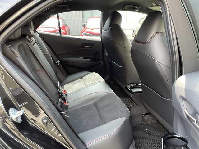 トヨタ ＧＲカローラ RZ 神奈川県 2023(令5)年 0.2万km プレシャスブラックパール ワンオーナー/カーボンルーフ/BBS製純正18インチAW/GR赤ブレーキキャリパー/JBLスピーカー/HUD/ワイヤレス充電/純正10.5インチディスプレイ/純正メモリーナビ・地デジTV/純正USB/BT/Miracast/バックモニター/ビルトインETC2.0/ハーフレザーシート/前席シートヒーター/ステアリングヒーター/トヨタセーフティセンス/レーダークルーズコントロール/PCS/LDA/BSM/RCTA/SEA/RSA/オートハイビーム/コーナーセンサー/寒冷地仕様/プッシュスタート/スマートキー×2/純正フロアマット/R5/6年ディーラー整備記録/保証書・取説あり