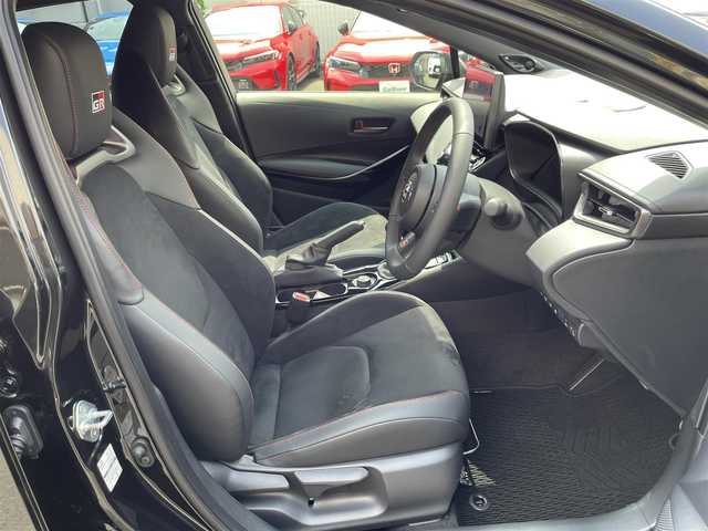 トヨタ ＧＲカローラ RZ 神奈川県 2023(令5)年 0.2万km プレシャスブラックパール ワンオーナー/カーボンルーフ/BBS製純正18インチAW/GR赤ブレーキキャリパー/JBLスピーカー/HUD/ワイヤレス充電/純正10.5インチディスプレイ/純正メモリーナビ・地デジTV/純正USB/BT/Miracast/バックモニター/ビルトインETC2.0/ハーフレザーシート/前席シートヒーター/ステアリングヒーター/トヨタセーフティセンス/レーダークルーズコントロール/PCS/LDA/BSM/RCTA/SEA/RSA/オートハイビーム/コーナーセンサー/寒冷地仕様/プッシュスタート/スマートキー×2/純正フロアマット/R5/6年ディーラー整備記録/保証書・取説あり