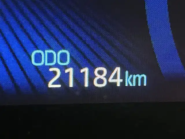 トヨタ カローラツーリング ハイブリッド ダブルバイビー 大阪府 2022(令4)年 2.2万km ブラックマイカ 純正ディスプレイオーディオ バックカメラ ETC ハーフレザー シートヒーター ステアリングヒーター 衝突軽減 レーダークルコン クリアランスソナー トヨタセーフティセンス スマートキー