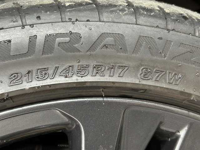 トヨタ カローラツーリング ハイブリッド ダブルバイビー 大阪府 2022(令4)年 2.2万km ブラックマイカ 純正ディスプレイオーディオ バックカメラ ETC ハーフレザー シートヒーター ステアリングヒーター 衝突軽減 レーダークルコン クリアランスソナー トヨタセーフティセンス スマートキー