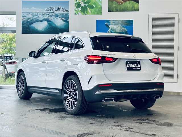 メルセデス・ベンツ Ｍ・ベンツ ＧＬＡ２００ｄ 4マチック AMGライン 大阪府 2024(令6)年 1.1万km デジタルホワイト アドバンスドP/レーダーセーフティP/HUD/サンルーフ/ACC/ハーフレザー/メモリ付きパワーシート/シートヒーター/純正ナビ/TV/360度カメラ/純正20インチAW/LEDヘッドライト/アンビエントライト/電動リアゲート/ブルメスター/ブラインドスポット/ワイヤレス充電
