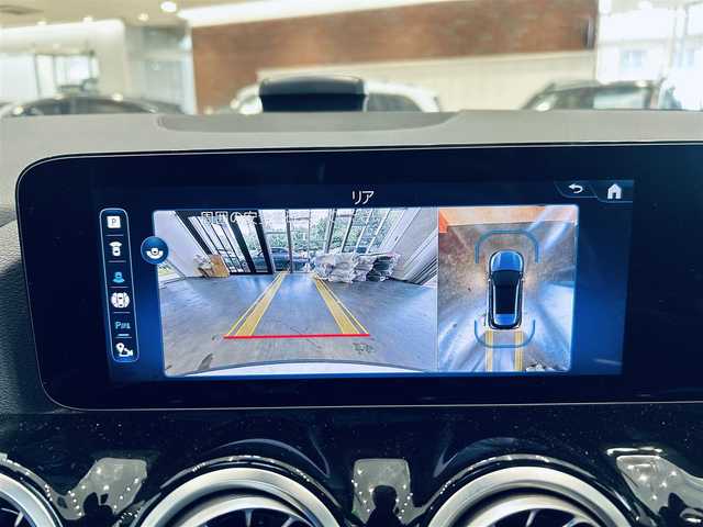 メルセデス・ベンツ Ｍ・ベンツ ＧＬＡ２００ｄ 4マチック AMGライン 大阪府 2024(令6)年 1.1万km デジタルホワイト アドバンスドP/レーダーセーフティP/HUD/サンルーフ/ACC/ハーフレザー/メモリ付きパワーシート/シートヒーター/純正ナビ/TV/360度カメラ/純正20インチAW/LEDヘッドライト/アンビエントライト/電動リアゲート/ブルメスター/ブラインドスポット/ワイヤレス充電