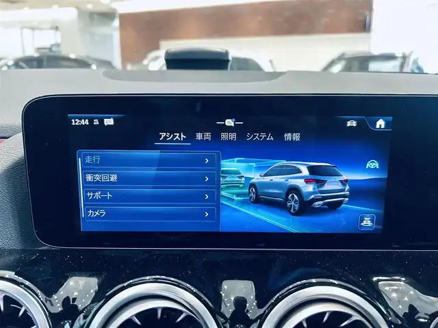 メルセデス・ベンツ Ｍ・ベンツ ＧＬＡ２００ｄ 4マチック AMGライン 大阪府 2024(令6)年 1.1万km デジタルホワイト アドバンスドP/レーダーセーフティP/HUD/サンルーフ/ACC/ハーフレザー/メモリ付きパワーシート/シートヒーター/純正ナビ/TV/360度カメラ/純正20インチAW/LEDヘッドライト/アンビエントライト/電動リアゲート/ブルメスター/ブラインドスポット/ワイヤレス充電