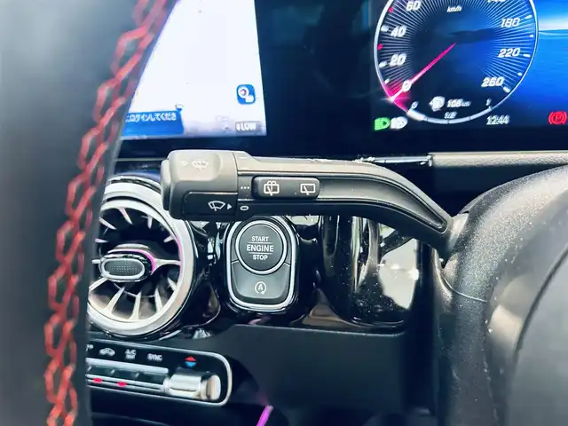 メルセデス・ベンツ Ｍ・ベンツ ＧＬＡ２００ｄ 4マチック AMGライン 大阪府 2024(令6)年 1.1万km デジタルホワイト アドバンスドP/レーダーセーフティP/HUD/サンルーフ/ACC/ハーフレザー/メモリ付きパワーシート/シートヒーター/純正ナビ/TV/360度カメラ/純正20インチAW/LEDヘッドライト/アンビエントライト/電動リアゲート/ブルメスター/ブラインドスポット/ワイヤレス充電