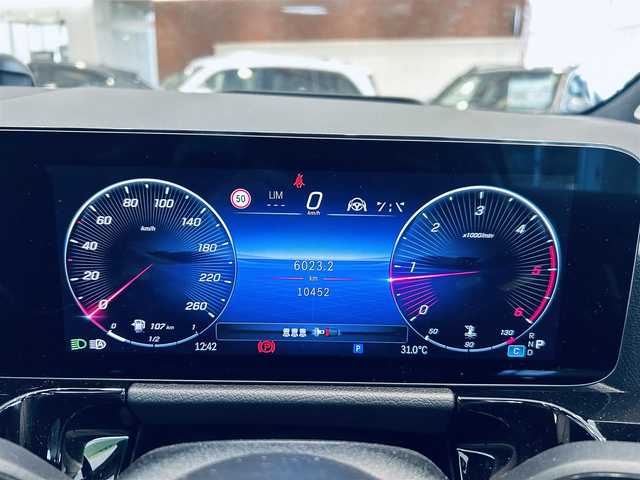 メルセデス・ベンツ Ｍ・ベンツ ＧＬＡ２００ｄ 4マチック AMGライン 大阪府 2024(令6)年 1.1万km デジタルホワイト アドバンスドP/レーダーセーフティP/HUD/サンルーフ/ACC/ハーフレザー/メモリ付きパワーシート/シートヒーター/純正ナビ/TV/360度カメラ/純正20インチAW/LEDヘッドライト/アンビエントライト/電動リアゲート/ブルメスター/ブラインドスポット/ワイヤレス充電