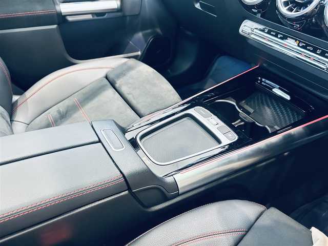 メルセデス・ベンツ Ｍ・ベンツ ＧＬＡ２００ｄ 4マチック AMGライン 大阪府 2024(令6)年 1.1万km デジタルホワイト アドバンスドP/レーダーセーフティP/HUD/サンルーフ/ACC/ハーフレザー/メモリ付きパワーシート/シートヒーター/純正ナビ/TV/360度カメラ/純正20インチAW/LEDヘッドライト/アンビエントライト/電動リアゲート/ブルメスター/ブラインドスポット/ワイヤレス充電