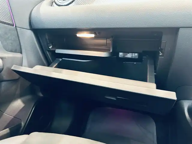 メルセデス・ベンツ Ｍ・ベンツ ＧＬＡ２００ｄ 4マチック AMGライン 大阪府 2024(令6)年 1.1万km デジタルホワイト アドバンスドP/レーダーセーフティP/HUD/サンルーフ/ACC/ハーフレザー/メモリ付きパワーシート/シートヒーター/純正ナビ/TV/360度カメラ/純正20インチAW/LEDヘッドライト/アンビエントライト/電動リアゲート/ブルメスター/ブラインドスポット/ワイヤレス充電