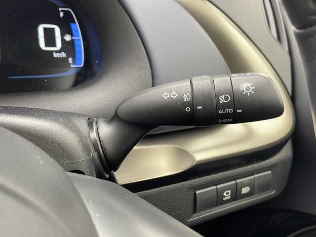 トヨタ アクア Z 千葉県 2021(令3)年 2.7万km ブラスゴールドメタリック 純正ディスプレイオーディオ（Bluetooth/Apple car play/Android Auto）/トヨタセーフティセンス/レーダークルーズコントロール/レーンキープアシスト/衝突軽減ブレーキ/クリアランスソナー/先行車発進警報/ロードサインアシスト/全方位カメラ/ブラインドスポットモニター/オートハイビーム/ハーフレザーシート/前席シートヒーター/パワーシート（運）/ステアリングヒーター/LEDヘッドライト/フォグランプ/ETC/前方ドラレコ/ナノイーX/フロアマット
