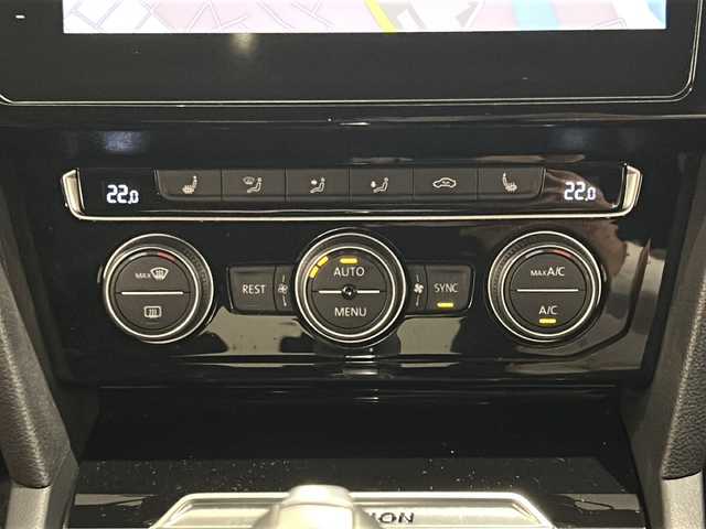フォルクスワーゲン アルテオン TSI 4モーション Rラインアドバンス 新潟県 2019(平31)年 4.7万km オリックスホワイトマザーオブパールエフェクト ラグジュアリーパッケージ/-DYNAUDIOプレミアムサウンド/-電動パノラマスライディングルーフ/Volkswagenインフォテイメントシステム/・SSDナビゲーション(AM/FM/BT/CD/DVD/フルセグ)/・ジェスチャーコントロール/・コネクティビティ機能/・ETC(DSRC)/オールインセーフティ/・アダプティブクルーズコントロール/・緊急時停車支援システム/・レーンキープアシスト/・ダイナミックコーナーリングライト/・アラウンドビューカメラ/・パークアシスト/・パークディスタンスコントロール/ヘッドアップディスプレイ/オートホールド/パワーテールゲート/パドルシフト/アンビエントライト/デジタルメータークラスター/フロントパワーシート/フロントパワーランバーサポート/前後ドライブレコーダー