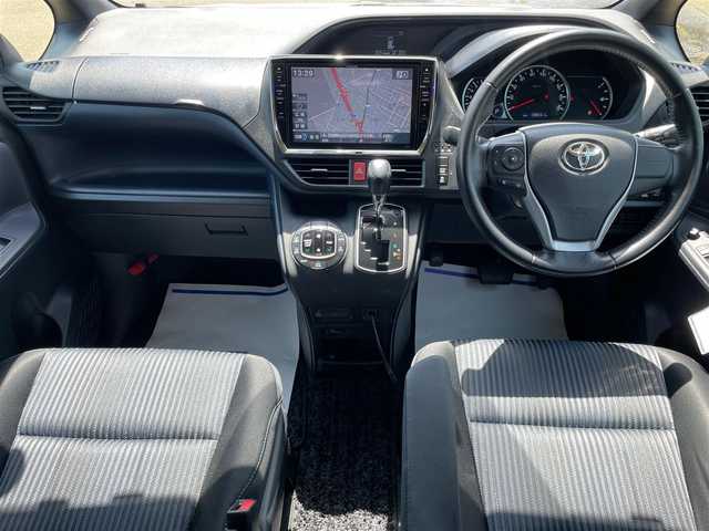 トヨタ ヴォクシー ZS 宮城県 2014(平26)年 13.9万km ホワイトパールクリスタルシャイン (株)IDOMが運営する【じしゃロン仙台店】の自社ローン専用車両になりますこちらは現金またはオートローンご利用時の価格です。自社ローンご希望の方は別途その旨お申付け下さい/両側パワスラ/フリップダウンモニター/10インチSDナビ/フルセグ/Bluetooth/バックカメラ/CD/DVD/ドラレコ/ビルトインETC/LEDヘッドライト