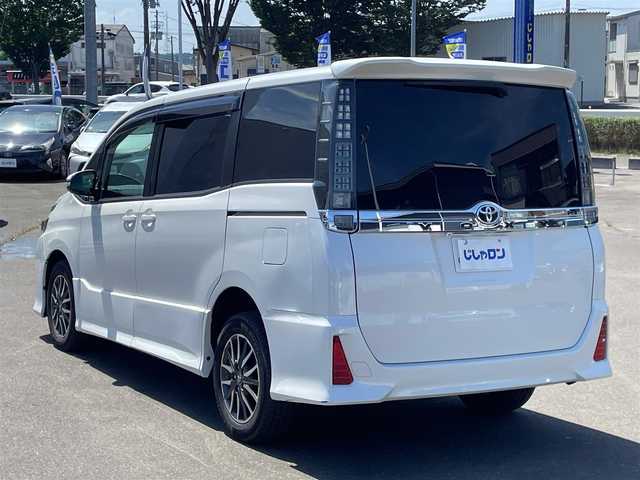 トヨタ ヴォクシー ZS 宮城県 2014(平26)年 13.9万km ホワイトパールクリスタルシャイン (株)IDOMが運営する【じしゃロン仙台店】の自社ローン専用車両になりますこちらは現金またはオートローンご利用時の価格です。自社ローンご希望の方は別途その旨お申付け下さい/両側パワスラ/フリップダウンモニター/10インチSDナビ/フルセグ/Bluetooth/バックカメラ/CD/DVD/ドラレコ/ビルトインETC/LEDヘッドライト