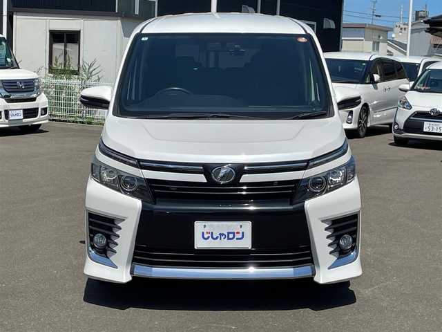 トヨタ ヴォクシー ZS 宮城県 2014(平26)年 13.9万km ホワイトパールクリスタルシャイン (株)IDOMが運営する【じしゃロン仙台店】の自社ローン専用車両になりますこちらは現金またはオートローンご利用時の価格です。自社ローンご希望の方は別途その旨お申付け下さい/両側パワスラ/フリップダウンモニター/10インチSDナビ/フルセグ/Bluetooth/バックカメラ/CD/DVD/ドラレコ/ビルトインETC/LEDヘッドライト