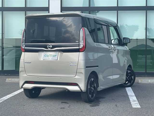 日産 ルークス HWS X プロパイロットED 和歌山県 2022(令4)年 1.7万km フローズンバニラパール 純正9インチナビ（MM321D-V）/フルセグTV/Bluetooth/CD/DVD/USB/全周囲カメラ/ビルトインETC/前後ドライブレコーダー/プロパイロット/衝突軽減カメラ/レーンキープアシスト/レーダークルーズコントロール/コーナーセンサー/両側パワースライドドア/ハンズフリーオートスライド/快適パックA/プラズマクラスター付きリヤシーリングファン/パーソナルテーブル/カップホルダー9個/助手席裏USBソケット/ロールサンシェード/撥水加工シート/電動パーキングブレーキ/オートブレーキホールド/LEDヘッドライト/フォグランプ/オートライト/オートハイビーム/純正14インチAW/ドアバイザー/プッシュスタート/スマートキー