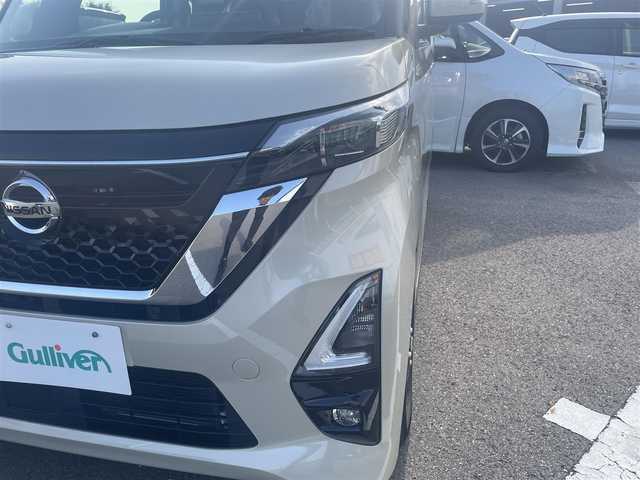 日産 ルークス HWS X プロパイロットED 和歌山県 2022(令4)年 1.7万km フローズンバニラパール 純正9インチナビ（MM321D-V）/フルセグTV/Bluetooth/CD/DVD/USB/全周囲カメラ/ビルトインETC/前後ドライブレコーダー/プロパイロット/衝突軽減カメラ/レーンキープアシスト/レーダークルーズコントロール/コーナーセンサー/両側パワースライドドア/ハンズフリーオートスライド/快適パックA/プラズマクラスター付きリヤシーリングファン/パーソナルテーブル/カップホルダー9個/助手席裏USBソケット/ロールサンシェード/撥水加工シート/電動パーキングブレーキ/オートブレーキホールド/LEDヘッドライト/フォグランプ/オートライト/オートハイビーム/純正14インチAW/ドアバイザー/プッシュスタート/スマートキー