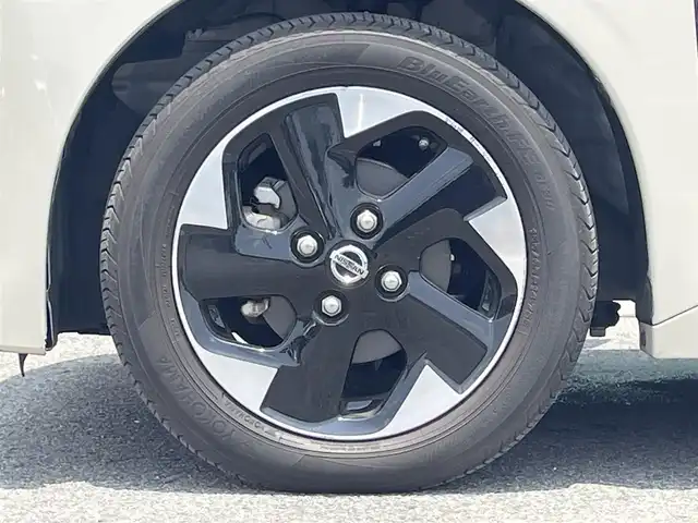 日産 ルークス HWS X プロパイロットED 和歌山県 2022(令4)年 1.7万km フローズンバニラパール 純正9インチナビ（MM321D-V）/フルセグTV/Bluetooth/CD/DVD/USB/全周囲カメラ/ビルトインETC/前後ドライブレコーダー/プロパイロット/衝突軽減カメラ/レーンキープアシスト/レーダークルーズコントロール/コーナーセンサー/両側パワースライドドア/ハンズフリーオートスライド/快適パックA/プラズマクラスター付きリヤシーリングファン/パーソナルテーブル/カップホルダー9個/助手席裏USBソケット/ロールサンシェード/撥水加工シート/電動パーキングブレーキ/オートブレーキホールド/LEDヘッドライト/フォグランプ/オートライト/オートハイビーム/純正14インチAW/ドアバイザー/プッシュスタート/スマートキー